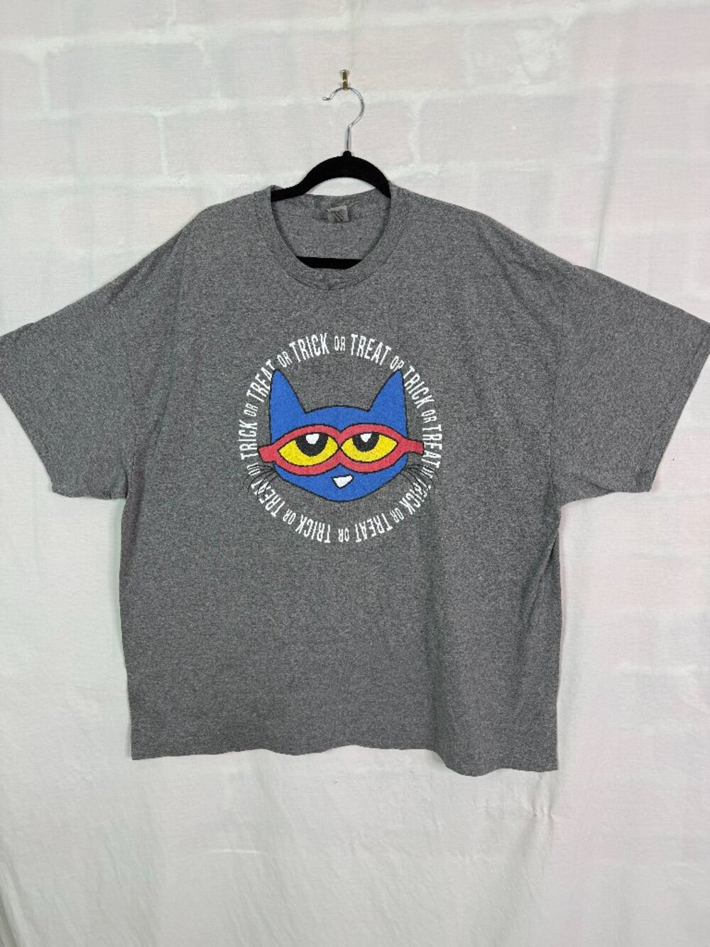 Pete the Cat Trick or Treat Halloween Grey Tshirt 3XL Unisex